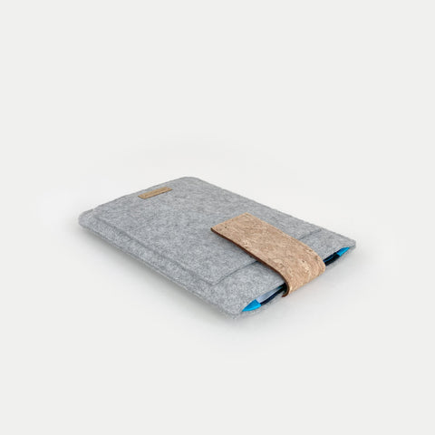 Mittatilaustyönä valmistettu eReader-kotelo | magnettilukolla ja ylimääräisellä taskulla | vaaleanharmaa - muodot | Malli "HAKA"