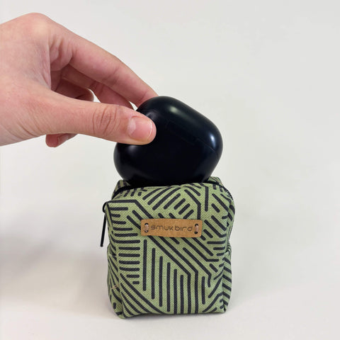 Mini-laukku kuulokkeille ja muille | valmistettu orgaanisesta puuvillasta | Design-raidat | Malli PocketCube