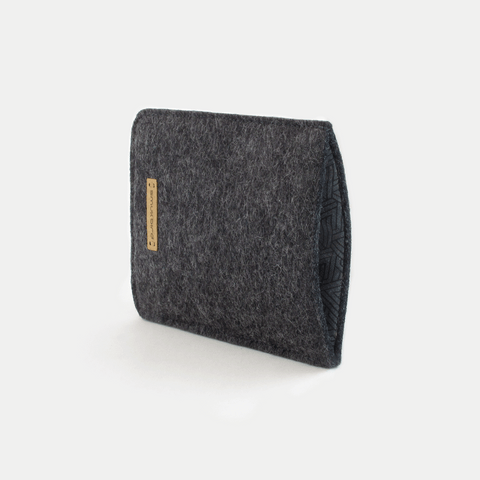 Puhelinkotelo Samsung Galaxy Z Flip4:lle | huovasta ja luomupuuvillasta | antrasiitti - tracks | malli "LET"