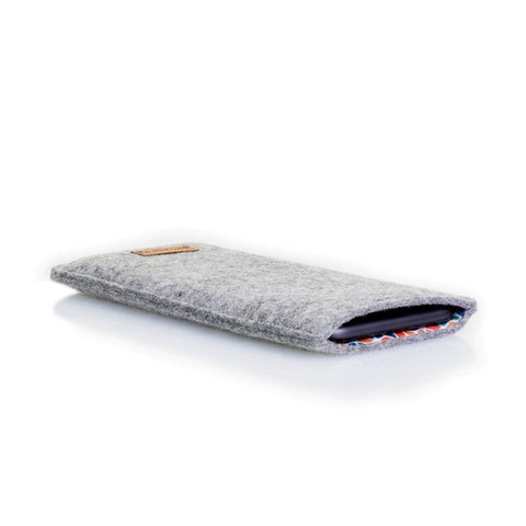 Puhelinkotelo Samsung Galaxy Z Flip6:lle | huovasta ja luomupuuvillasta | vaaleanharmaa - värikäs | malli "LET"