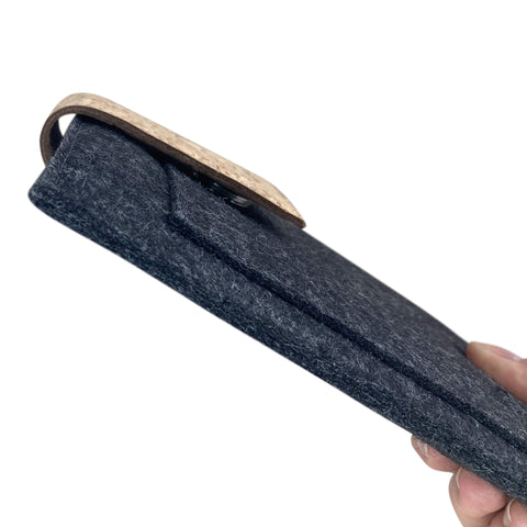 Kotelo PocketBook Touch HD 3:lle | magneettisulkimella ja ylimääräisellä taskulla | antrasiitti - raidat | malli "HAKA"