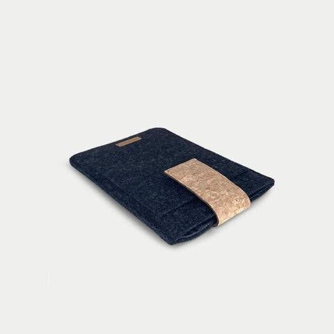 Kotelo PocketBook InkPad X Pro:lle | magneettisuljenta ja ylimääräinen tasku | antrasiitti - Tracks | malli "HAKA"