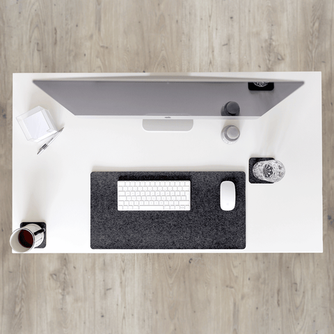 Huovasta ja korkista valmistettu pöytätyyny | 45x65cm | antrasiitti