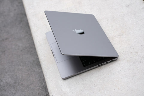 MacBook Pro 14 kotelo
