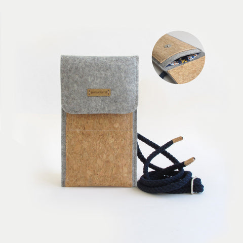 Kännykkälaukku ripustettavaksi kaulaan | valmistettu huovasta ja luomupuuvillasta | vaaleanharmaa - kukinta | Malli KEDJA