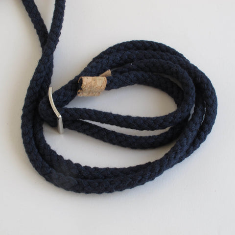 Olkalaukku iPhone 13 Pro Maxille | valmistettu huovasta ja luomupuuvillasta | vaaleanharmaa - kukinta | Malli KEDJA