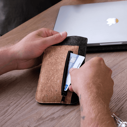 Matkapuhelinkotelo korttitasolla Shift Phone 5me:lle | antrasiitti - muodot | Malli "ZIP"