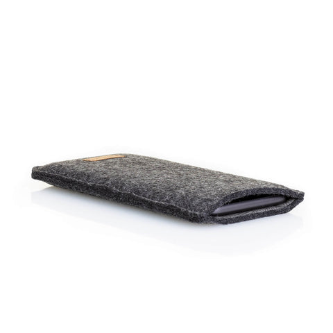 Matkapuhelinkotelo iPhone 11 Pro Maxille | valmistettu huovasta ja luomupuuvillasta | antrasiitti - raidat | Malli "LET"