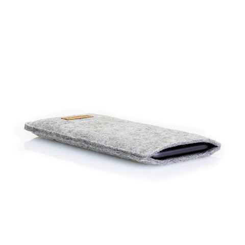 Matkapuhelinkotelo Xiaomi 13 Lite -puhelimelle | valmistettu huovasta ja luomupuuvillasta | vaaleanharmaa - raidat | Malli "LET"