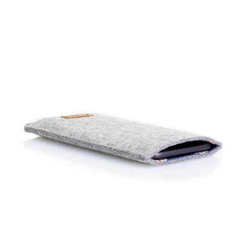 Matkapuhelinkotelo Xiaomi 12:lle | valmistettu huovasta ja luomupuuvillasta | vaaleanharmaa - kukinta | Malli "LET"