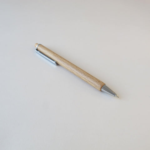 Kestävä kuulakärkikynä puusta ja metallista - Uma TREE