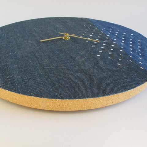 Seinäkello Wabi Sabi Denim pyöreä 30 cm | Denim - kulta | Suunnittelu: Sapporo