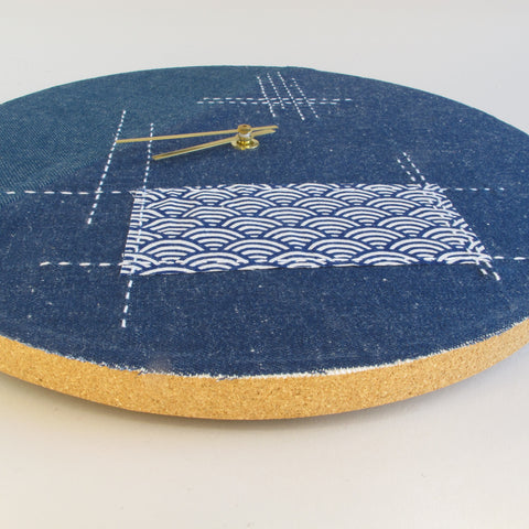 Seinäkello Wabi Sabi Denim pyöreä 30 cm | Denim - kulta | Suunnittelu: Tokio