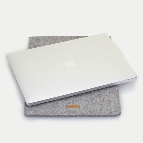 Kotelo MacBook Air 13:lle | valmistettu huovasta ja luomupuuvillasta | vaaleanharmaa - värikäs | Malli "LET"