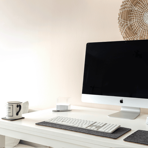 Huovasta ja korkista valmistettu pöytätyyny | 20x50cm | antrasiitti