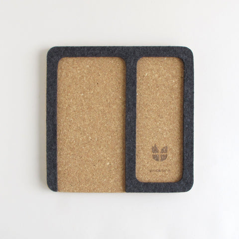 Järjestäjä matkapuhelimille, laseille, muistilehtiöille, kelloille jne. | valmistettu huovasta ja korkista | antrasiitti