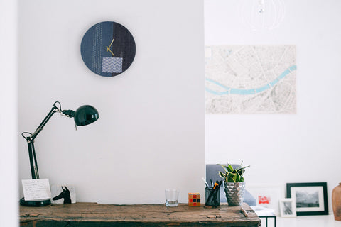 Seinäkello Wabi Sabi Denim pyöreä 30 cm | Denim - kulta | Suunnittelu: Nagoya