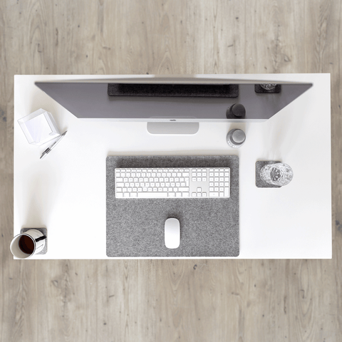 Huovasta ja korkista valmistettu pöytätyyny | 38x50cm | vaalean harmaa