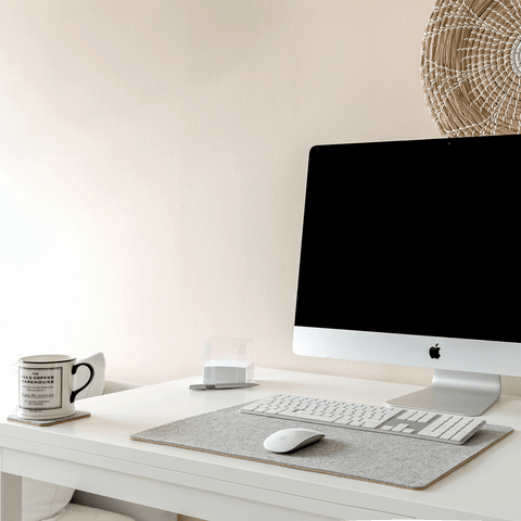 Huovasta ja korkista valmistettu pöytätyyny | 38x50cm | vaalean harmaa