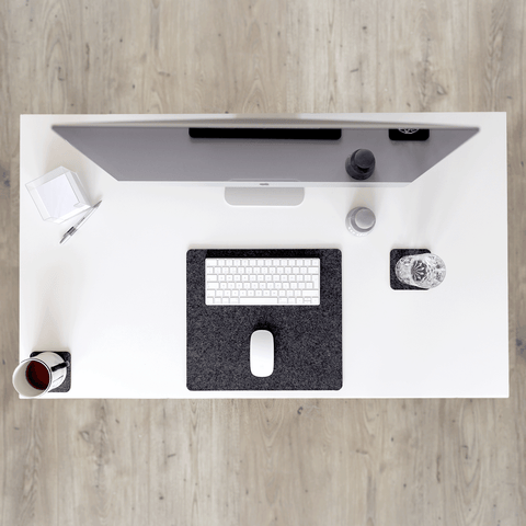 Huovasta ja korkista valmistettu pöytätyyny | 38x34,5 cm | antrasiitti