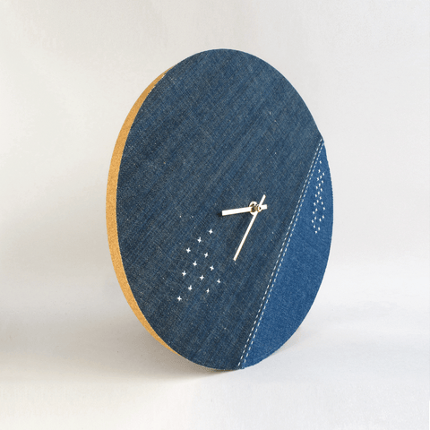 Seinäkello Wabi Sabi Denim pyöreä 30 cm | Denim - kulta | Suunnittelu: Yokohama
