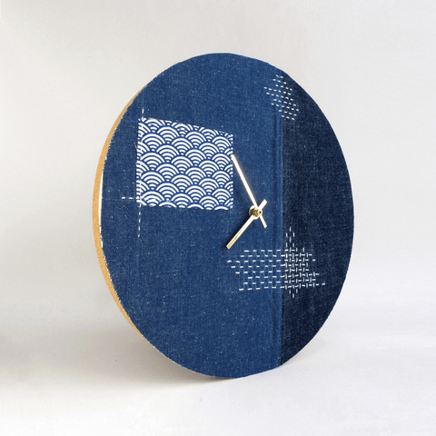 Seinäkello Wabi Sabi Denim pyöreä 30 cm | Denim - kulta | Suunnittelu: Fukuoka