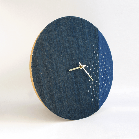 Seinäkello Wabi Sabi Denim pyöreä 30 cm | Denim - kulta | Suunnittelu: Sapporo