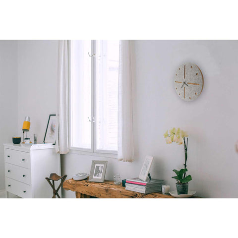 Seinäkello huovasta ja korkista 30 cm | vaaleanharmaa - musta | Suunnittelu: Odense