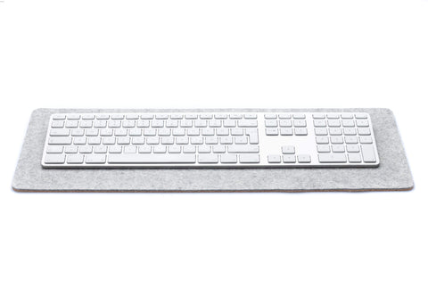 Huovasta ja korkista valmistettu pöytätyyny | 20x50cm | vaalean harmaa