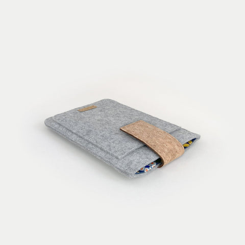 Kotelo PocketBook Verse Pro Color | magneettisuljenta ja ylimääräinen tasku | vaaleanharmaa - Bloom | malli "HAKA"