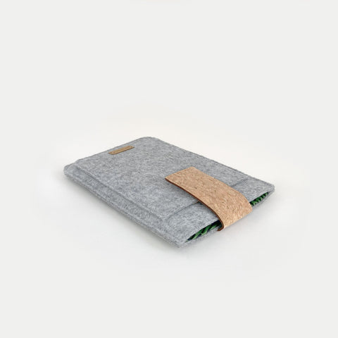 Kotelo PocketBook Verse | magneettisuljenta ja ylimääräinen tasku | vaaleanharmaa - Stripes | Malli "HAKA"