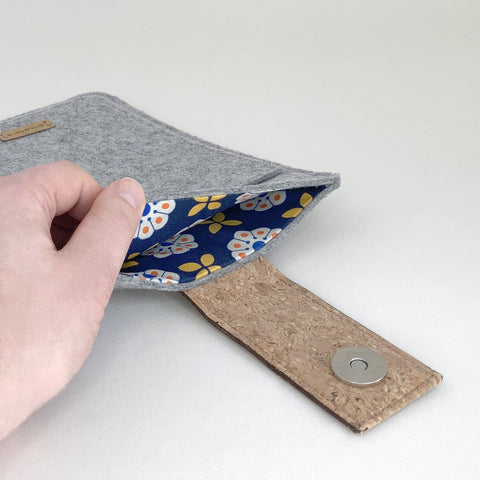 Kotelo PocketBook Verse Pro Color | magneettisuljenta ja ylimääräinen tasku | vaaleanharmaa - Bloom | malli "HAKA"