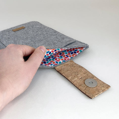 Kotelo PocketBook InkPad 3:lle | magneettisulkimella ja ylimääräisellä taskulla | vaaleanharmaa - Colorful | malli "HAKA"