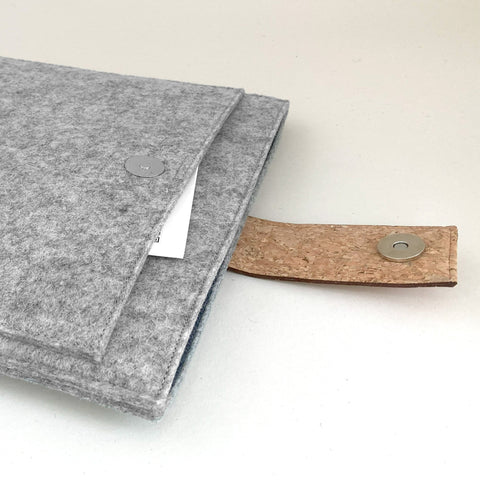 Suojakuori Asus Vivobook 13 Slate:lle | magnettilukolla ja ylimääräisellä taskulla  | vaaleanharmaa - raidat | Malli "HAKA"