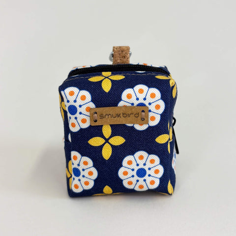 Mini-laukku kuulokkeille ja muille | valmistettu orgaanisesta puuvillasta | Design Bloom | Malli PocketCube