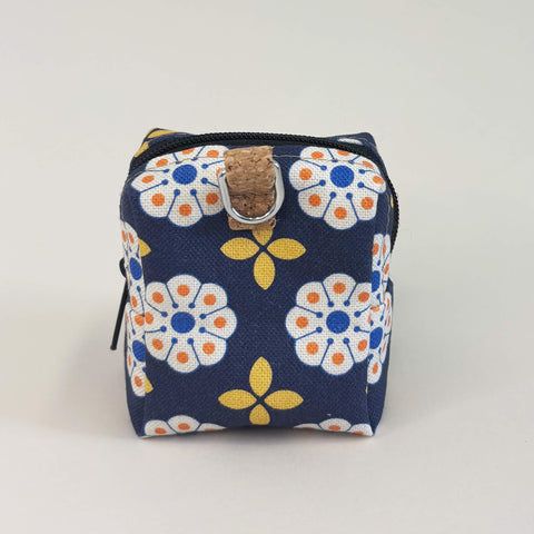 Mini-laukku kuulokkeille ja muille | valmistettu orgaanisesta puuvillasta | Design Bloom | Malli PocketCube