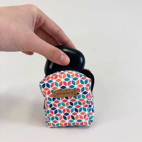 Mini-laukku kuulokkeille ja muille | valmistettu orgaanisesta puuvillasta | Värikäs suunnittelu | Malli PocketCube