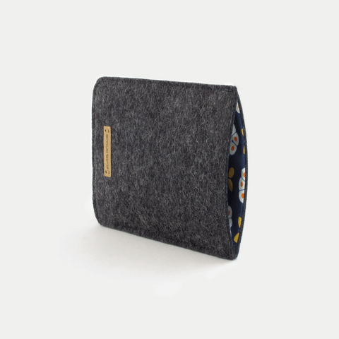 Puhelinkotelo Xiaomi 15 Ultra -mallille | huovasta ja luomupuuvillasta | antrasiitti - bloom | malli "LET"