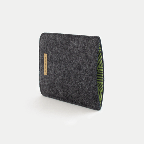Puhelinkotelo Xiaomi POCO F7 Ultra -mallille | huovasta ja luomupuuvillasta | antrasiitti - raidallinen | malli "LET"