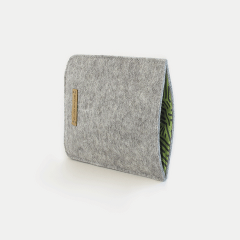 Puhelinkotelo Samsung Galaxy Z Fold5:lle | huovasta ja luomupuuvillasta | vaaleanharmaa - raidallinen | malli "LET"