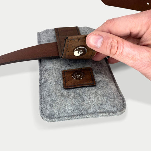 Kätevä vyölaukku iPhone XR:lle | magneettisulkimella ja korttitaskulla | vaaleanharmaa | malli CLIP