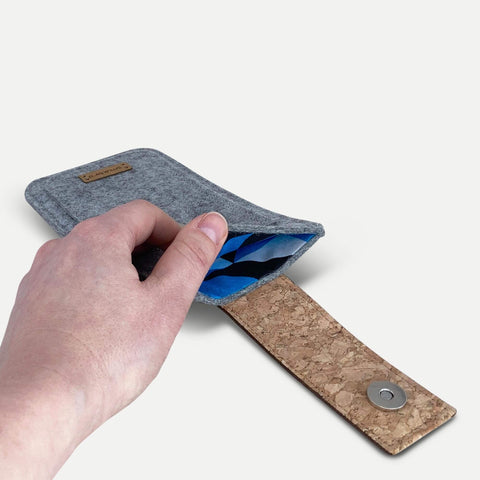 Handytasche für iPhone 12 Pro Max | mit Magnetverschluss und extra Fach | hellgrau - Shapes | Modell HAKA