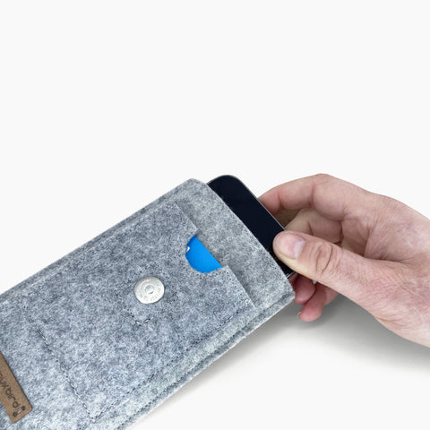 Puhelinkotelo Samsung Galaxy M33:lle | magneettisulkimella ja erillisellä taskulla | vaaleanharmaa - Shapes | malli HAKA