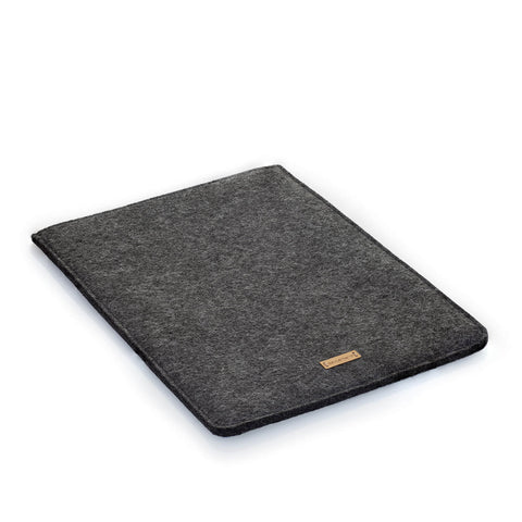 Kotelo MacBook Pro M3 16.2:lle | valmistettu huovasta ja luomupuuvillasta | antrasiitti - raidat | Malli "LET"
