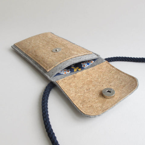 Olkalaukku Fairphone 3:lle | valmistettu huovasta ja luomupuuvillasta | vaaleanharmaa - kukinta | Malli KEDJA