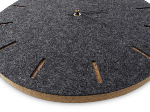 Seinäkello huovasta ja korkista 30 cm | antrasiitti - musta | Suunnittelu: Kööpenhamina