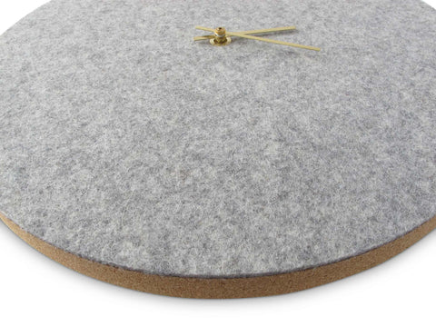 Seinäkello huovasta ja korkista 30 cm | vaaleanharmaa - kulta | Suunnittelu: Aalborg