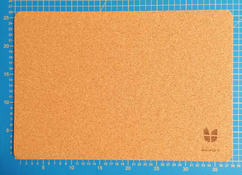 Huovasta ja korkista valmistettu tyyny MacBookeille | 26x38 cm | antrasiitti