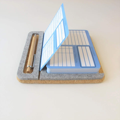 Muistipidike "ToDo" sis. 50 korttia ja puinen kuulakärkikynä | valmistettu huovasta ja korkista | vaalean harmaa