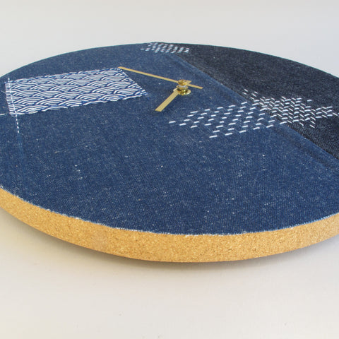 Seinäkello Wabi Sabi Denim pyöreä 30 cm | Denim - kulta | Suunnittelu: Fukuoka